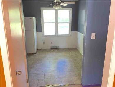 6813 Switzer Ln, Shawnee, KS 66203 - photo 4