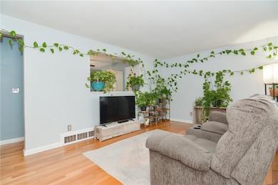 27 Primrose Dr, Riverside, RI 02915 - photo 5