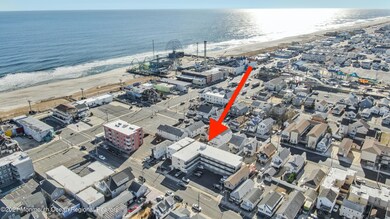 1/2 block to beach and rides