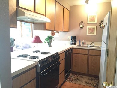 Very clean kitchen appliances. Refrigerator includ