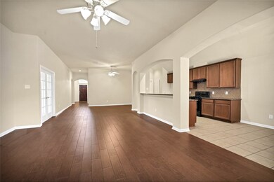 9051 Fuqua Villas Ln, Houston, TX 77075 - photo 4