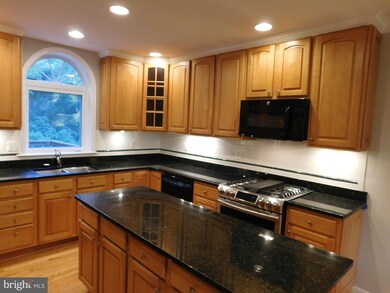 2404 Old Trace Ln, Reston, VA 20191 - photo 3