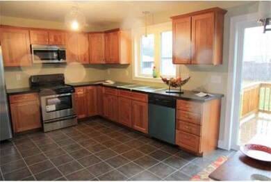 39 Thomas St, Chicopee, MA 01013 - photo 2