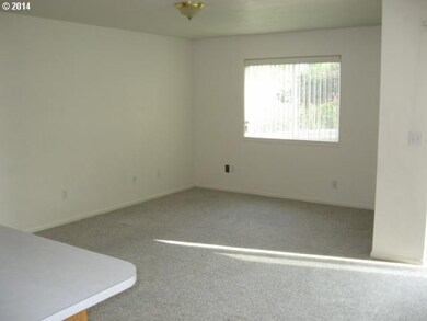 2701 S Cloverleaf Loop, Springfield, OR 97477 - photo 2