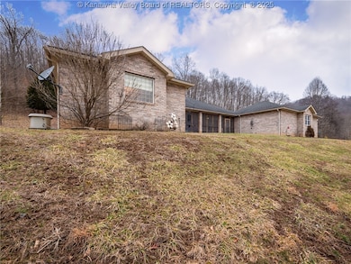 634 Hitch N Go Ln, Elkview, WV 25071 - photo 4