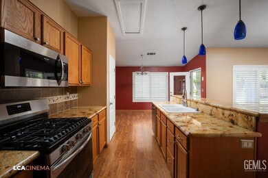 5605 Meadow Valley Ct unit 3, Bakersfield, CA 93312 - photo 6