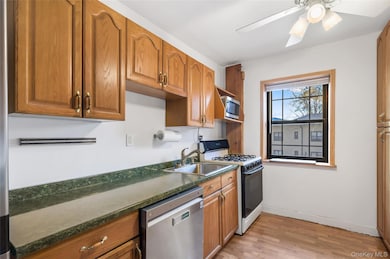 19 Manchester Rd unit 2R   (B-22), Eastchester, NY 10709 - photo 7