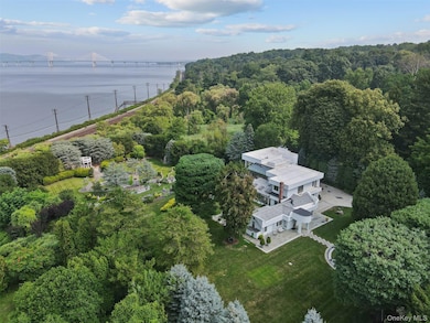 43 Matthiessen Park N, Irvington, NY 10533 - photo 2