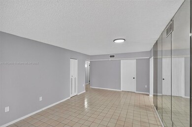 2924 Collins Ave unit 501, Miami Beach, FL 33140 - photo 2