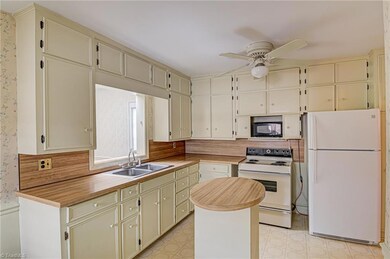 Plenty of cabinets