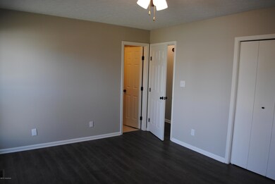 6811 Spourtland Dr, Louisville, KY 40228 - photo 3