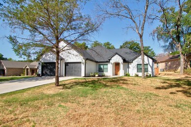 106 Comanche Dr, Gainesville, TX 76240 - photo 2