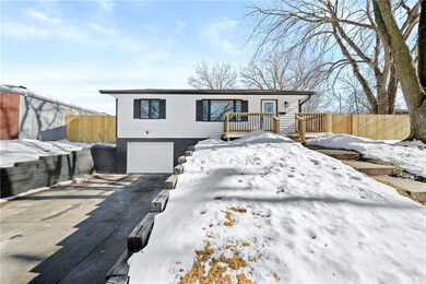 2815 E 27th St, Des Moines, IA 50317 - photo 3