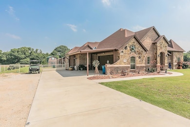 148 Spring Meadow Dr, Springtown, TX 76082 - photo 2