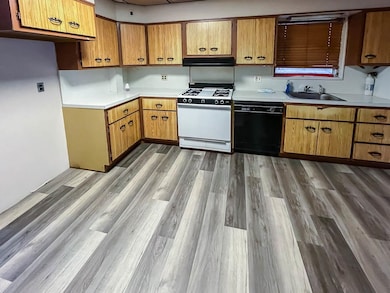 170 Mallory Ave, Jersey City, NJ 07304 - photo 4