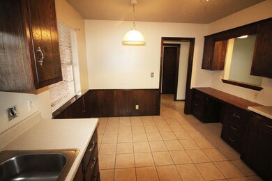 1306 Sequoyah St, Moore, OK 73160 - photo 7