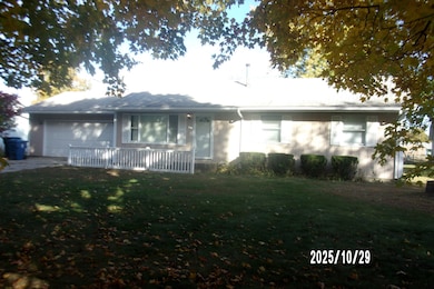 714 E Sycamore St, Watseka, IL 60970 - photo 2