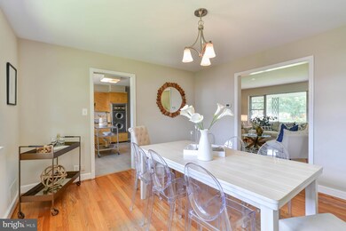 5842 Glen Forest Dr, Falls Church, VA 22041 - photo 5