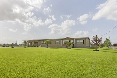 950 County Road 281 unit A/B, Alvin, TX 77511 - photo 3