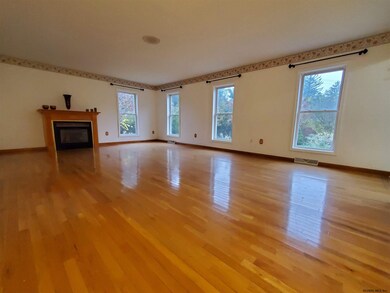 1002 Shannon Blvd, Schenectady, NY 12309 - photo 5