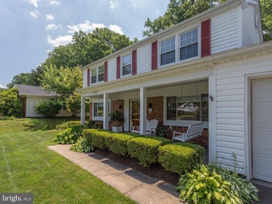 12827 Melville Ln, Fairfax, VA 22033 - photo 4