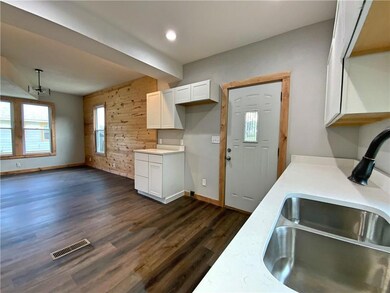 627 W 2nd St S, Newton, IA 50208 - photo 7