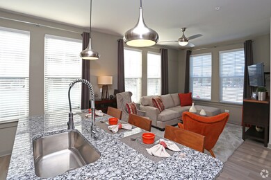 700 E Algonquin Rd unit 2307, Schaumburg, IL 60173 - photo 4