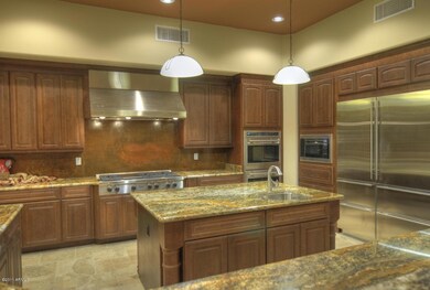 Large Open, Light and Bright Kitchen