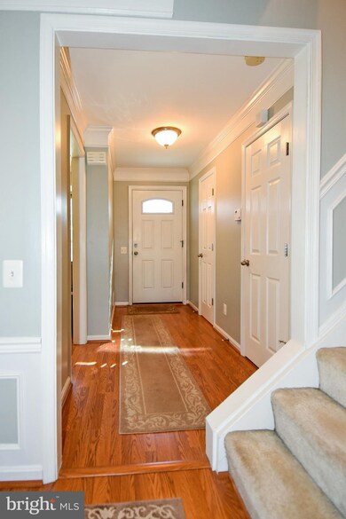 16832 Jed Forest Ln, Woodbridge, VA 22191 - photo 4