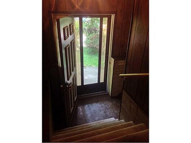 Entry/Foyer.