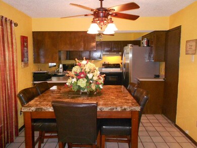 Dining area, open to Living and Kitchen, Ceramic t