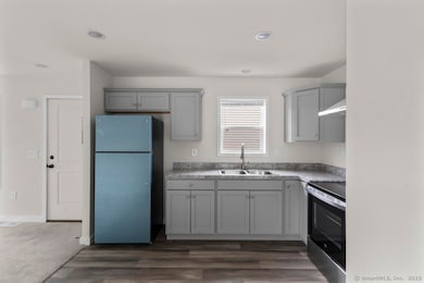 55 Sugar St unit 4, Newtown, CT 06470 - photo 3