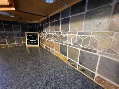 1715 Elmhurst Dr, Whitehall, PA 18052 - photo 5