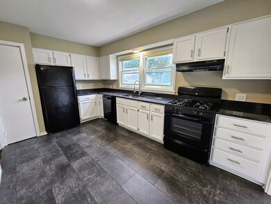 116 Woodbridge Rd, Chicopee, MA 01022 - photo 2