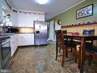 120 Harrison St, Emmaus, PA 18049 - photo 4