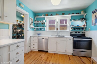 04_609SElmSt_5_Kitchen_HiRes