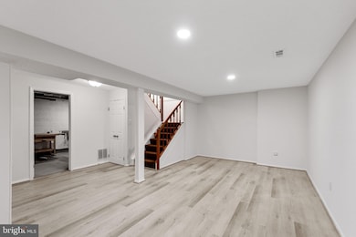 210 Whitcliff Ct, Gaithersburg, MD 20878 - photo 6