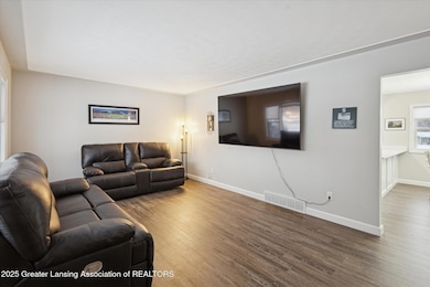 611 S Canal Rd, Lansing, MI 48917 - photo 4