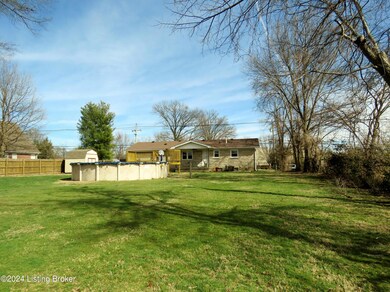 8602 Smyrna Pkwy, Louisville, KY 40228 - photo 3