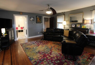 6. Living Room 1