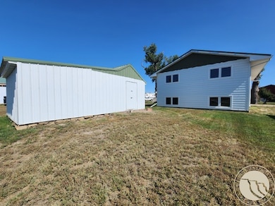 702 Kramer St, Jordan, MT 59337 - photo 5