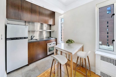 Goodhue House unit 10B, New York, NY 10016 - photo 4