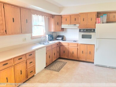 1310 Shoemaker Ave, Wyoming, PA 18644 - photo 3