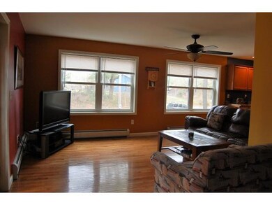 Dining area w/hardwood floors