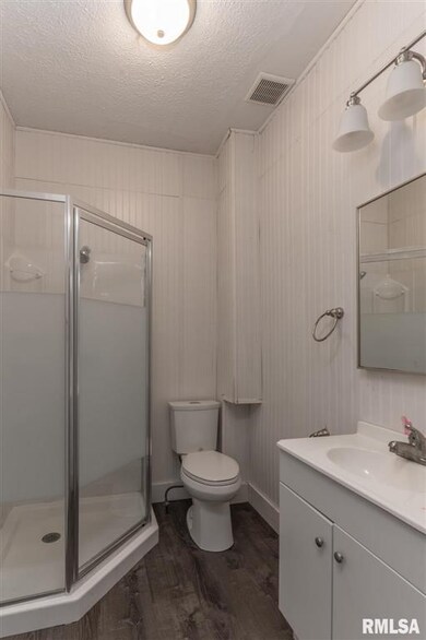 322 E 10th St, Davenport, IA 52803 - photo 2