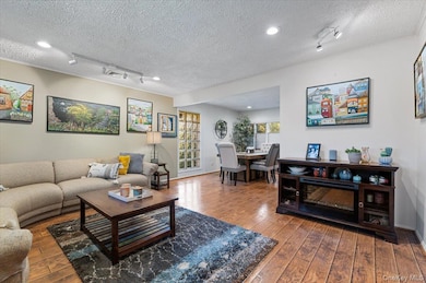 2 Doone Dr, Syosset, NY 11791 - photo 5