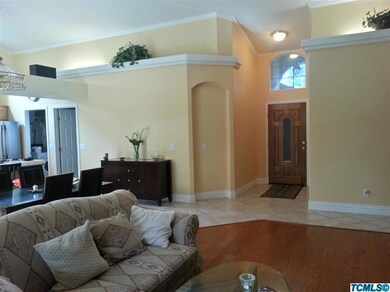 Open floor plan throughout the main livi