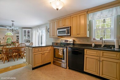 05_10LedaRoseLane_92_KitchenDiningRoom_M