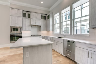 4645 New Water Ln, Dallas, TX 75219 - photo 2