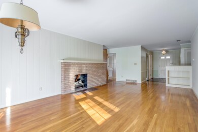05 - 3447 Sunningdale Way-5.jpg[1]